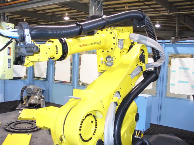 tubos corrugados abraçadeiras REIKU proteção cabos elétricos e mangueiras em robôs industriais ABB KUKA COMAU FANUC MOTOMAN YASKAWA UNVERSAL ROBOTS